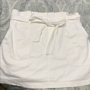 White denim American eagle skirt